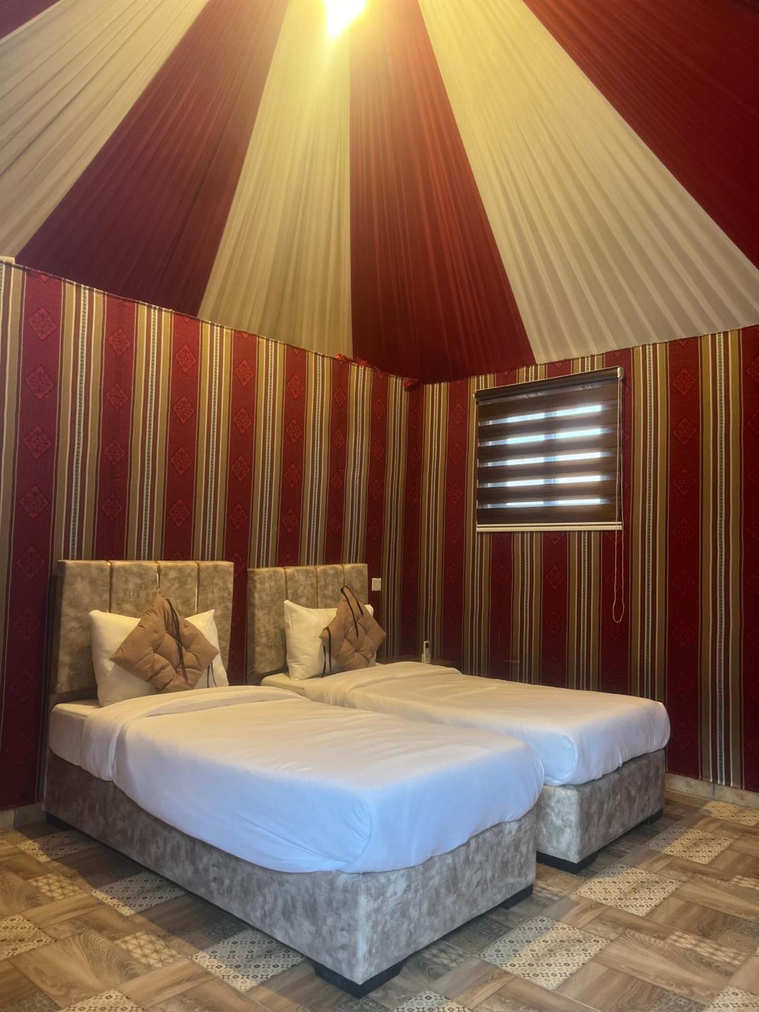 Rum Moon Luxury Camp Вади Рум Екстериор снимка