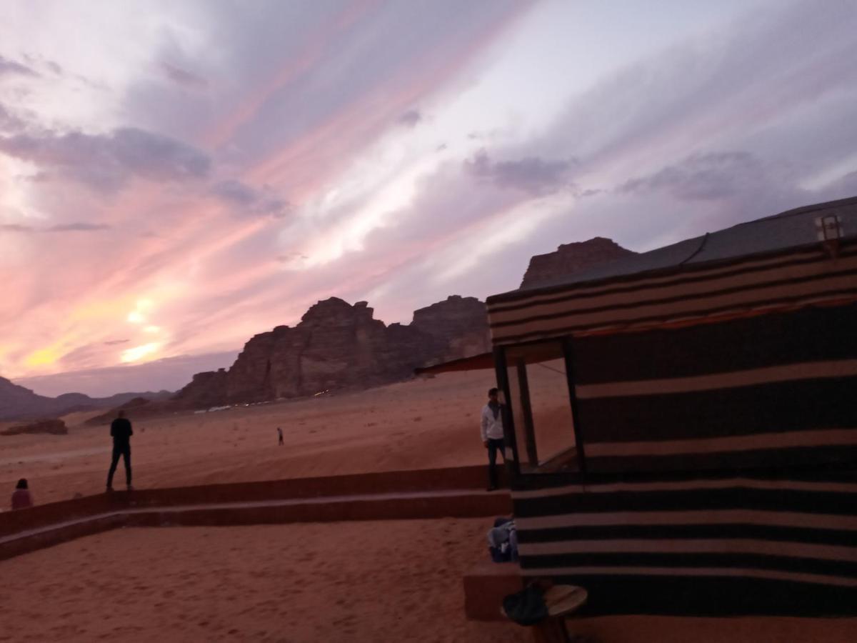 Rum Moon Luxury Camp Вади Рум Екстериор снимка